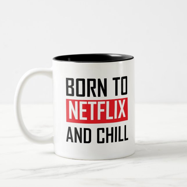 Född till netflix och chill-citat Två-Tonad mugg (Vänster)