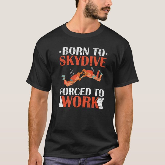 Född till Skydive tvingad att arbeta med fallskärm T Shirt (Framsida)