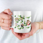 Född Träd PHOTO Collage Birthday Kaffemugg<br><div class="desc">Denna fantastiska unika födelsedagspresent kan ges för ALLA födelsedag, bara redigera texten till kostym efter dina behov. Lägg till foton och milstolpstext för att skapa en unik keepsakpresenter för födelsedagstjuren. Den här fotosamlingsporten från familjen träd kan också ges ut för pension, bröllop-årsdagen (lägg till några milstolpar) och mycket mer. Hämta...</div>