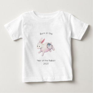Född under kaninens år enligt kinesisk zodiak t shirt