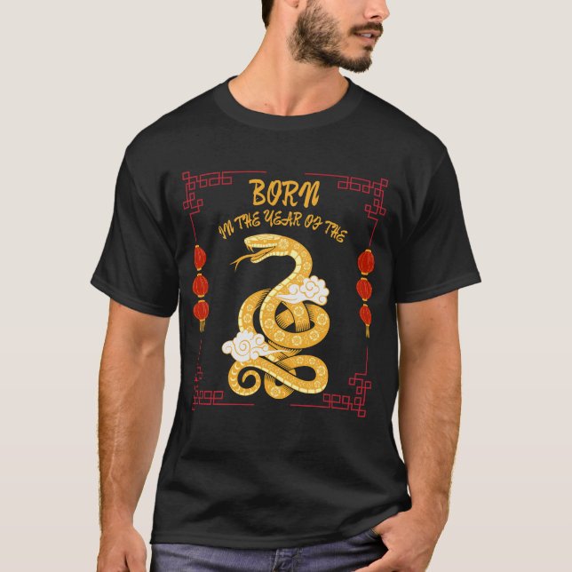 Född under ormens år t shirt (Framsida)