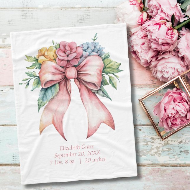 Födelse statistik Rosa båge Vattenfärg Blommor Bab Fleecefilt (Pink Bow Watercolor Florals Birth Stats Baby girls baby blanket. Coquette Aesthetic)