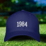 Födelseår Pappa broderade Hat, Flexfit Blue Cap Broderad Keps<br><div class="desc">Detta enkla födelselår 1984 Pappa, minimalistiskt broderat, Flexfit Blue Cap, är perfekt för trendig och sportiskt pappa. 🦋: texten på baksidan. 🦋 Du kan enkelt anpassa produkten genom att lägga till ditt eget år och text ("pappa", "far", "Mike"..) för att göra den helt unik. Du kan också ändra teckensnittet genom...</div>