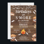Födelsedag är S mer Roligt med Friend Bonfire Inbjudningar<br><div class="desc">Födelsedag är mer roligt med vänner Marshmallow-inbjudan Smres Birthday Camping Camping Bonfire Rustic Invation S'mores Camping Camping Campfire Bonfire Birthday-inbjudan</div>
