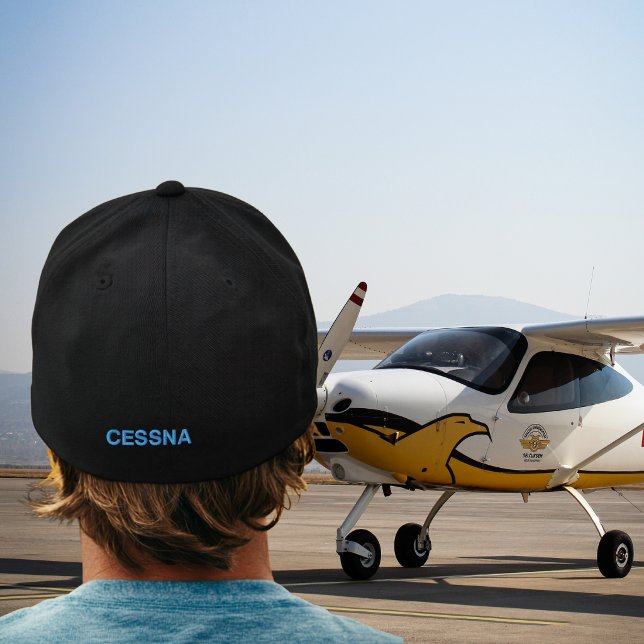 Födelsedag Blå Cessna Typografi Enkel Modern Broderad Keps (Skapare uppladdad)