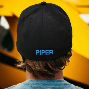 Födelsedag Blå Piper Typografi Enkel Modern Broderad Keps