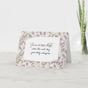 Födelsedag då gamla lavenderblommor från Humor kom Kort