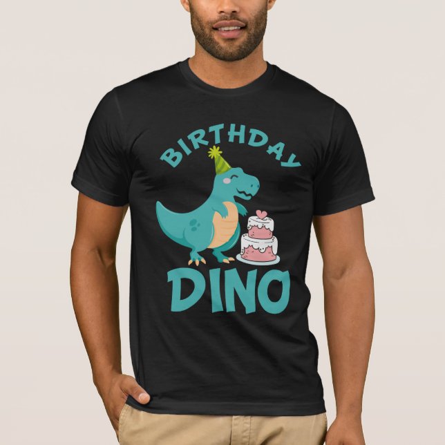 Födelsedag Dino - Cute Dinosaur Cake Surprise T Shirt (Framsida)