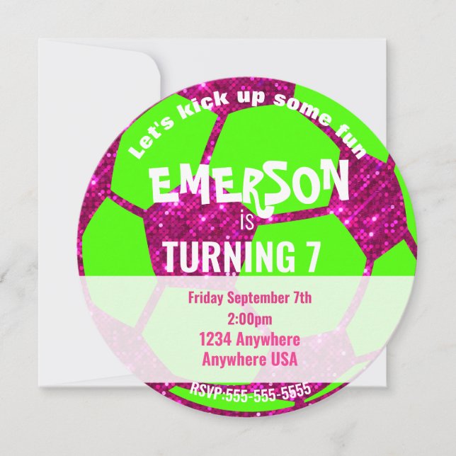 Födelsedag för boll för flickaglitterfotboll, rosa inbjudningar (Framsida)