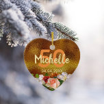 Födelsedag guld blommigt monogram namn julgransprydnad keramik<br><div class="desc">Faux guld foil som bakgrund. En vacker mjuk rosa ros,  vita körsbärsblommor och dahlias. Mallar för namn,  50 år och datum. Födelsedatum eller födelsedatum. Golden brev. Namn är skrivet med ett handskript för trendiget stil. Perfekt som en 50-årsdagspresent eller som födelsedagspresent.</div>