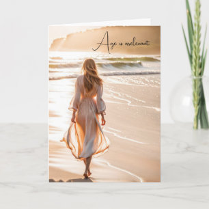 Födelsedag Kvinnor som går runt i stranden Kort