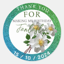 Födelsedag med vit blomma