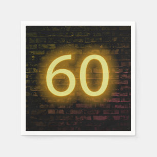 Födelsedag Neon 60 - skylt på brickmuren Pappersservett