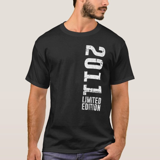Födelsedag och vintage 2011 t shirt (Framsida)