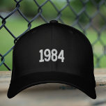 Födelsedag Pappa Embroiderad Hat, Flexfit Black Ca Broderad Keps<br><div class="desc">Detta enkla födelselår 1984, Pappa, minimalistiskt broderat, Flexfit Black Wool Cap, är perfekt för trendig och sportig pappa. 🦋: texten på baksidan. 🦋 Du kan enkelt anpassa produkten genom att lägga till ditt eget år och text ("pappa", "far"... ) för att göra den helt unik. Du kan också ändra teckensnittet...</div>