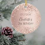 Födelsedag ro guld  glitter namn julgransprydnad keramik<br><div class="desc">Ett prydnadsföremål för en giftig och glamorös 21:a födelsedag (eller någon ålder) . Ro guld,  rosa övertoningsbakgrund med faux ro guld glitter,  gnistor. Anpassa och lägg till datum,  namn och ålder.</div>
