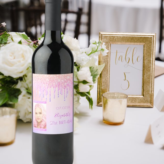 Födelsedag rosa glitter droppar holografiskt foto vinflaska etikett (Skapare uppladdad)
