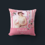 Födelsedag rosa, vit rand-foto blommigt namn kudde<br><div class="desc">En gåva till en kvinna på 50 år. Klassisk smal rosa och vitt lodrät rand som bakgrund. Med giftiga och feminina blommor,  rosa ros och peonier som dekoration. En ram på framsidan med mallar för 50 års ålder,  namn och data. Mall för ditt eget lodrät-foto.</div>