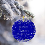 Födelsedag royal blå vänner silver glitter julgransprydnad keramik<br><div class="desc">Ett prydnadsföremål för en giftig och glamorös 21:a födelsedag (eller någon ålder) . Royalets blå bakgrund med faux silver glitter,  gnistor. På framsidan: Anpassa och lägg till datum,  namn och ålder. Tillbaka: Grattis på födelsedagen och namn från vänner.</div>