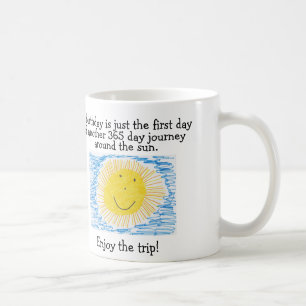 FÖDELSEDAGkaffe koppar, resa 365 runt om solen Kaffemugg