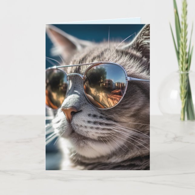 FÖDELSEDAGKORT FÖR KATT SOM HAR SOLGOLLASER KORT (Framsida)