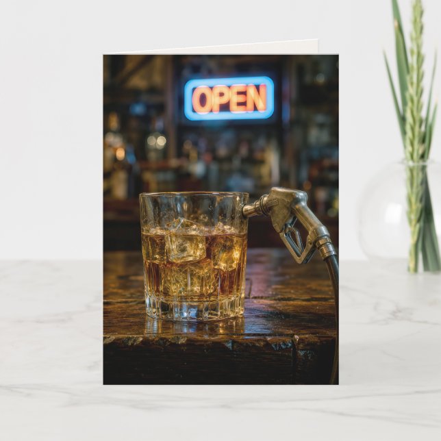 Födelsedags bensindispenser i ett whiskyglas kort (Framsida)
