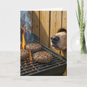Födelsedags hund som sniffar på hamburgare på en g kort