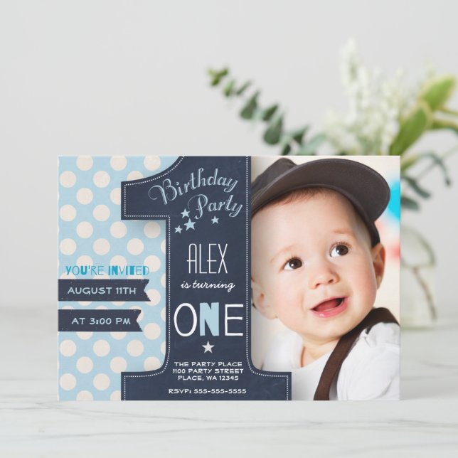 Födelsedags pojke krit tavla Ett Första Inbjudningar (Stående Fram)