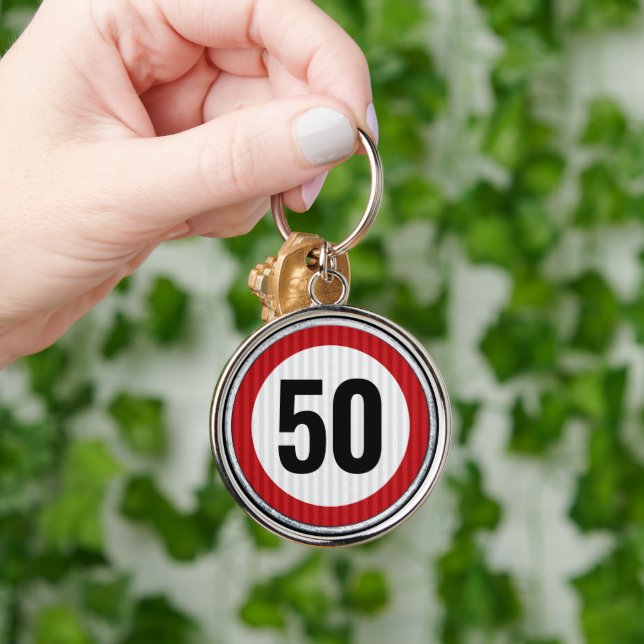 Födelsedags Speed Limit skylt - ALDER Rund Silverfärgad Nyckelring (Hand)