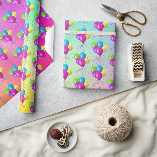 Födelsedagsballonger med konfetti på regnbåge presentpapper (Hantverk)