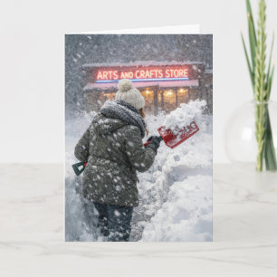 Födelsedagsdam skottar snö till en hantverksbutik kort