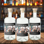 Födelsedagsfest anpassningsbar fotovit modern kill spritflaskor etikett<br><div class="desc">För en 21:a (eller vilken ålder som helst) födelsedagsfest för killar. En modern svart bakgrund i eleganten. Anpassa och lägg till ett eget foto av födelsedagspojken/mannen. Texten: namn är vitt med ett modernt handskript i stil. Tempates för namn,  21 år.</div>