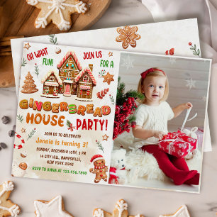 Födelsedagsfest av färgat gingerbröd House Foto Inbjudningar