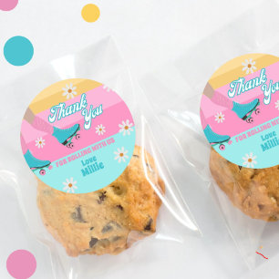 Födelsedagsfest av rullskridret Retro Rainbow Runt Klistermärke