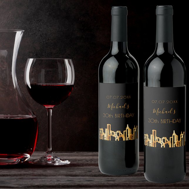Födelsedagsfest Black guld city skyline modern Vinflaska Etikett (Skapare uppladdad)