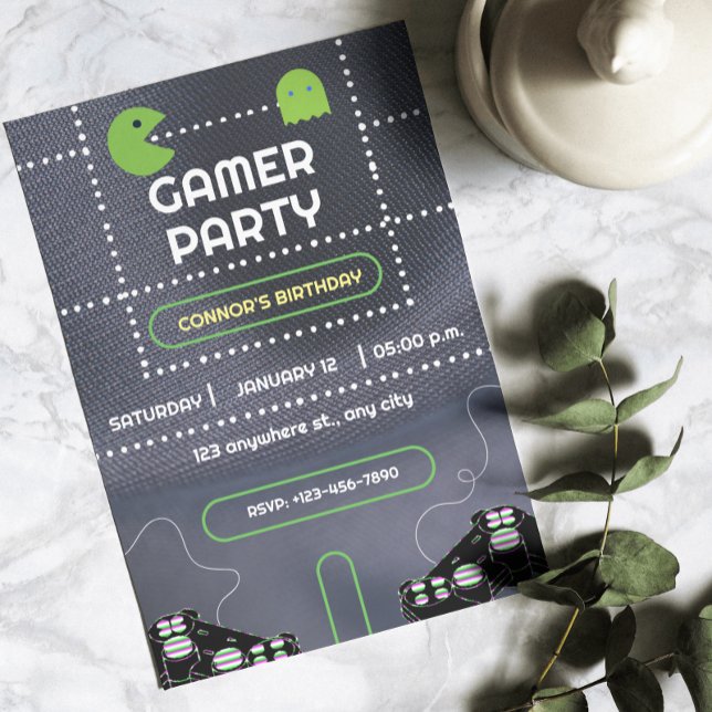 Födelsedagsfest för grönt och vitspel inbjudningar (Green and White Gamer Birthday Party Invitation)