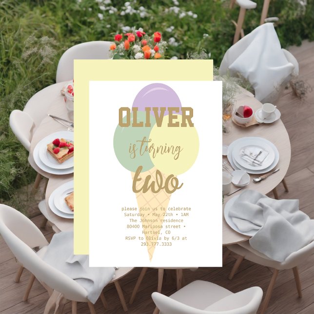 Födelsedagsfest för guldfolkalligrafi av isgrädda inbjudningar (Skapare uppladdad)