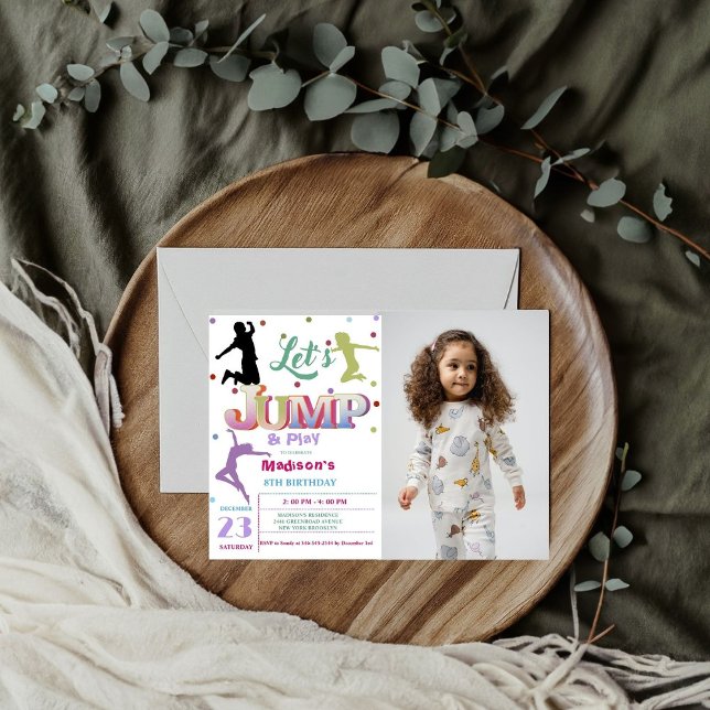Födelsedagsfest för jump-grampolinfärgad fotoflick inbjudningar (Skapare uppladdad)