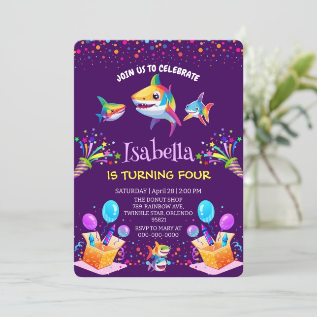 födelsedagsfest för roligt av regnbågshaj inbjudningar (Stående Fram)