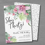 Födelsedagsfest för tropisk Blommigt Inbjudningar<br><div class="desc">Typografi 30 Tropical Cute Girly 30års födelsedag-inbjudan. Grattis till att hon är trettio med den här eleganten men roligt trettioårsdag inbjudan. Med botaniska accenter av rosa och grönt kontrasterade med svarta och vita bokstäver. En tropisk design som omfattar naturens lugn skönhet blandad med ett lekfullt kant som säkert hjälper dig...</div>