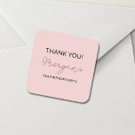 Födelsedagsfest  Rosa Cute Tack Fyrkantigt Klistermärke<br><div class="desc">Lägg till en charmerande beröring till party favors med vår Födelsedagsfest Rosa Cute Tack Classic Round Sticker. De här klistermärkena har en snygg rosa och ett lekfullt skript, och är perfekt för att uttrycka tacksamhet till dina gäster. Använda dem att försegla kuvert, dekorera presentsäckar eller ge din party-dekorator en personlig...</div>
