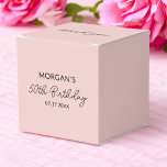Födelsedagsfest  Rosan Namn Presentaskar<br><div class="desc">Visa tacksamhet med elegans genom att använda våra Födelsedagsfester för favoritboxar för Rosa i Namn! De här charmeringsrutorna har en mjuk rosa färg och ett tack till personligen, skapar dem perfekt för att de har lagt till en speciell beröring till firande. De är särskilt utformade för att förpacka små presenter...</div>