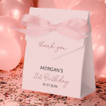Födelsedagsfest  Rosan Namn Presentaskar<br><div class="desc">Visa tacksamhet med elegans genom att använda våra Födelsedagsfester för favoritboxar för Rosa i Namn! De här charmeringsrutorna har en mjuk rosa färg och ett tack till personligen, skapar dem perfekt för att de har lagt till en speciell beröring till firande. De är särskilt utformade för att förpacka små presenter...</div>