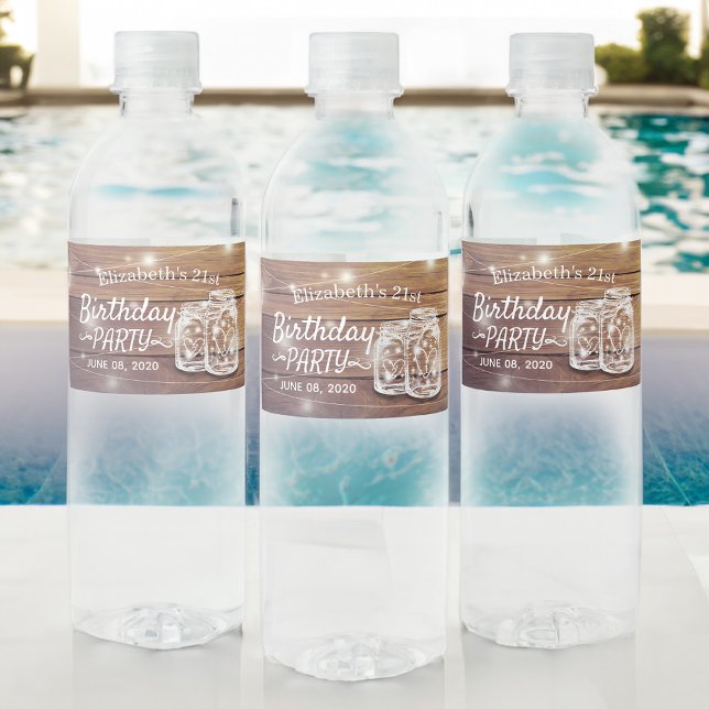 Födelsedagsfest Rustic Wood Mason Burk String Ljus Vattenflaskor Etikett (Skapare uppladdad)