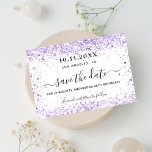 Födelsedagsfest violet glitter vit spara datumet<br><div class="desc">Ett giftigt och trendig Spara datumkortet för en 40:e (eller någon annan ålder) födelsedagsfest. En vit färgad bakgrund som dekoreras med faux glitter,  gnistor. Anpassa och lägg till datum och namn/ålder 40. Svart färgad brev. Texten: Spara datumet skrivs med ett stort trendig-handskript i stil. Baksida: violett,  lavender färgad</div>