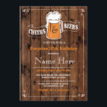 Födelsedagsfesten Cheers & Öl ANY AGE Beer Inbjuda Inbjudningar<br><div class="desc">Rustik cheers och öl födelsedagsfest inbjudan design. Perfekt för alla åldersgrupper i födelsedagsfesten. ÄNDRA ENKELT TEXTEN TILL KOSTYM PARTY. Tillbakutskrift ingår</div>