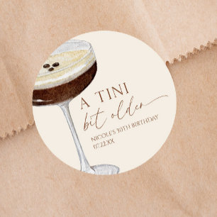 Födelsedagsfesten Tini Bit Older Expresso Martini Runt Klistermärke