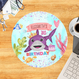 Födelsedagsfesten Watercolor Cutest Birthday Shark Runt Klistermärke
