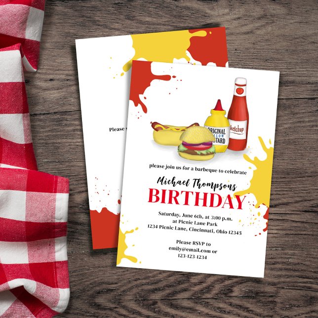 Födelsedagsfestens Anpassningsbar utanför dörr-BBQ Inbjudningar (Birthday invitation with hamburger, hotdog, ketchup, and mustard. With a scannable QR Code. )
