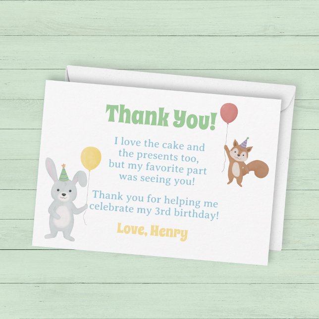 Födelsedagsfirande för djurvänner tack kort (Cute rabbie and squirrel holding balloons and wearing party hats on a thank you card)